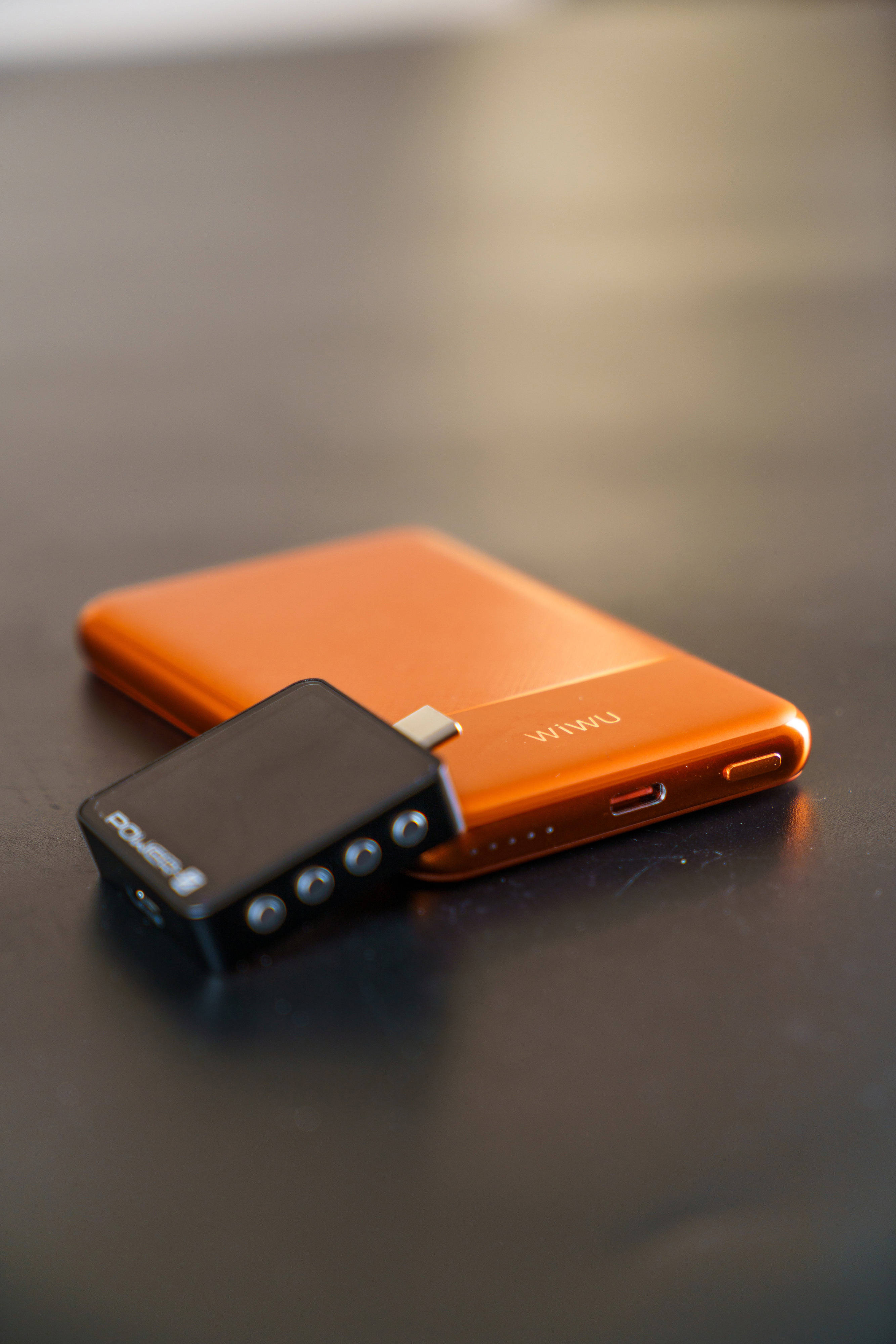 高颜值充电宝又多个选择-唯吾WIWU超薄MagSafe磁吸充电宝体验分享