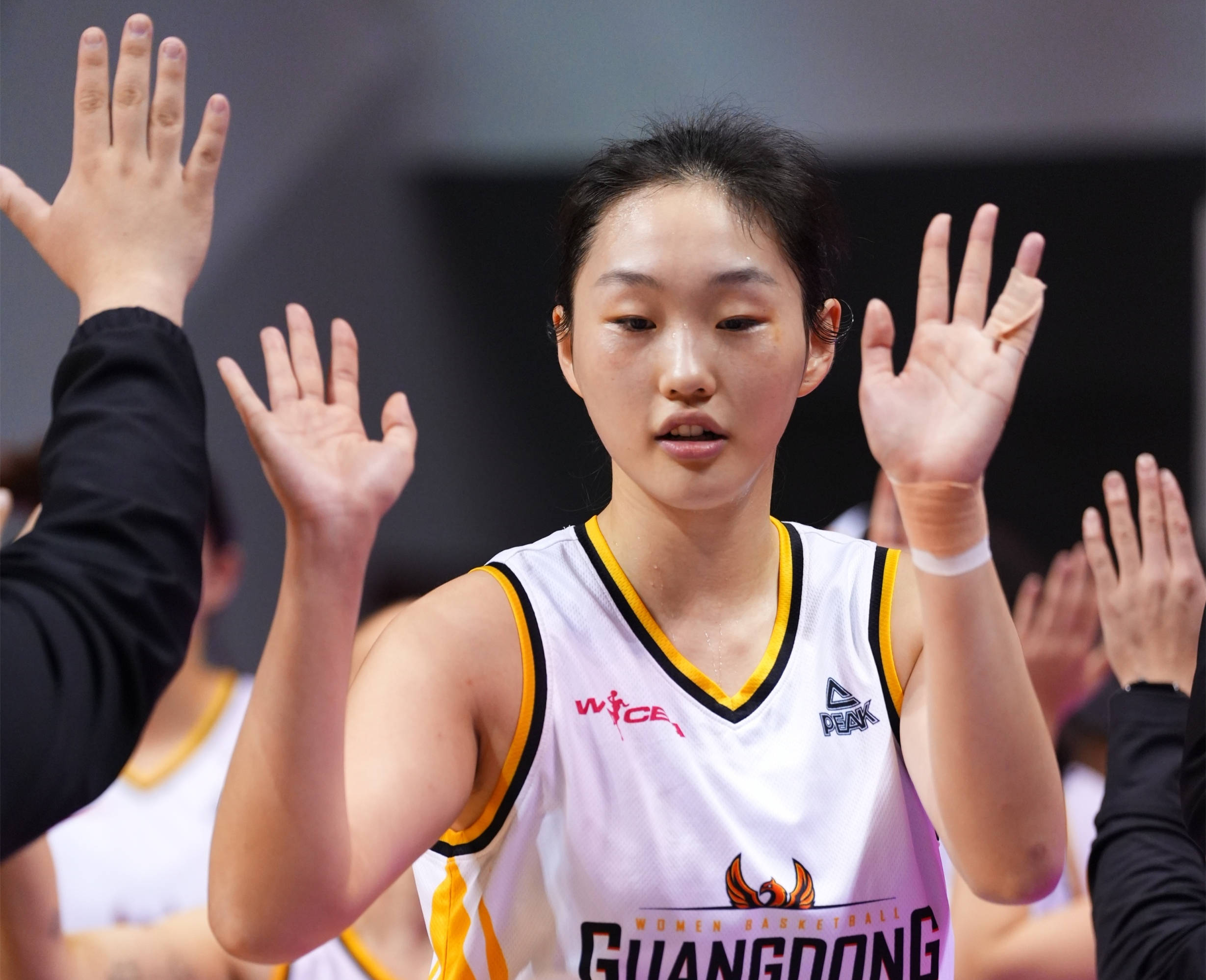 轰25分+1秒绝杀！中国女篮20岁1米93新星崛起：当李月汝搭档？