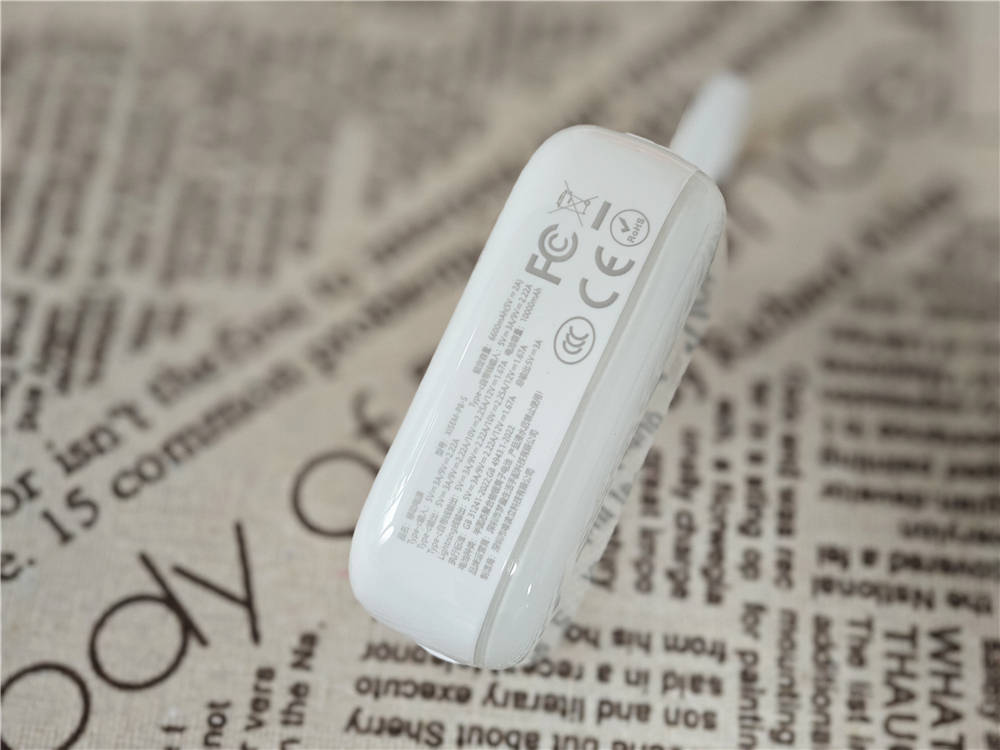 西圣PB-S半固态充电宝：自带双线，支持快充，安全耐用