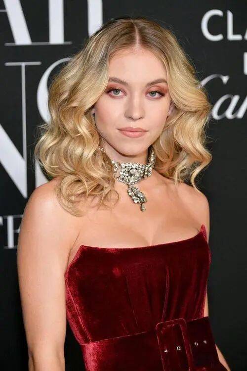 “悉尼妹”西德妮·斯威尼超美写真！魔鬼身材性感火辣