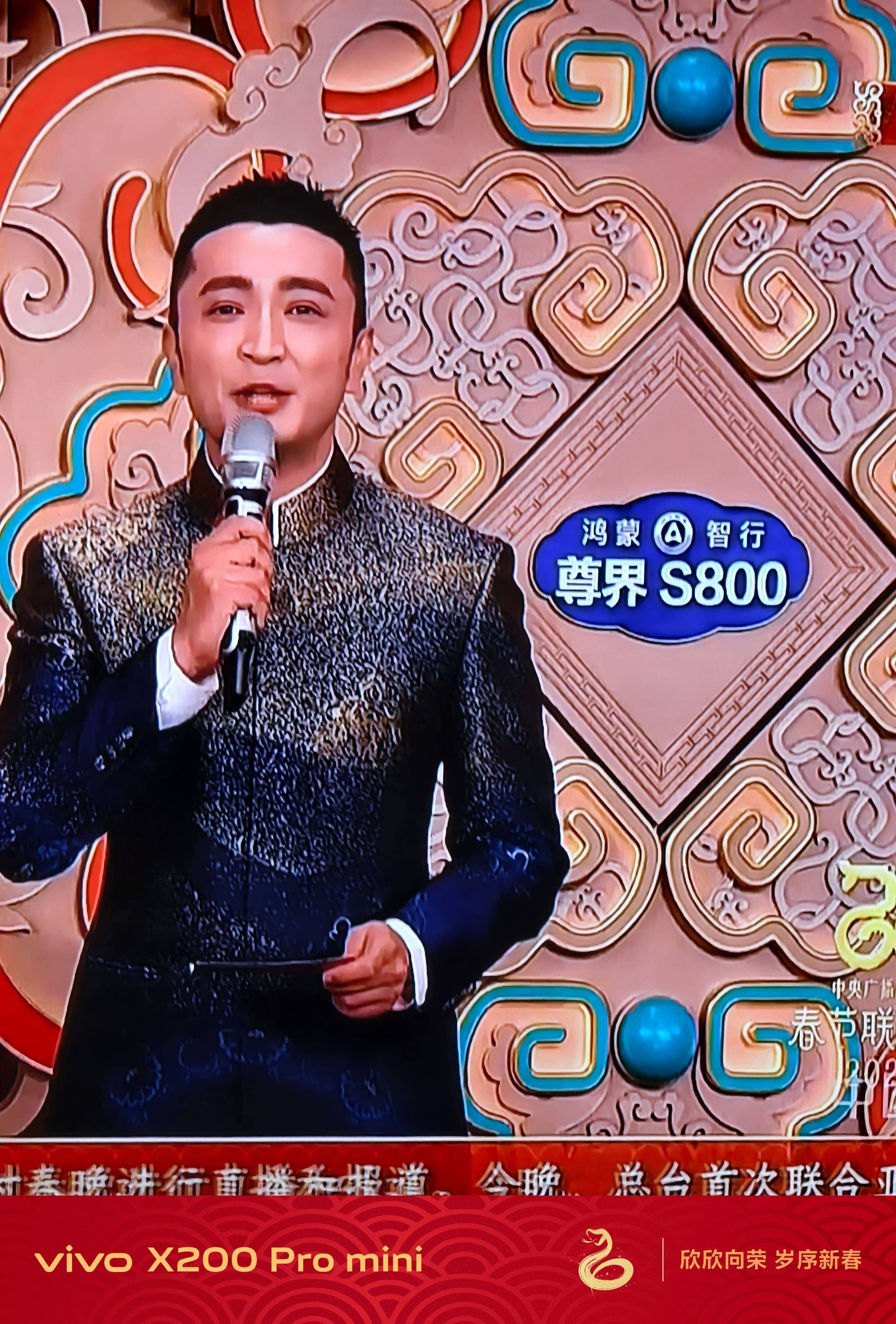 春晚主持群后台互怼!尼格买提模仿康辉口音笑翻全场