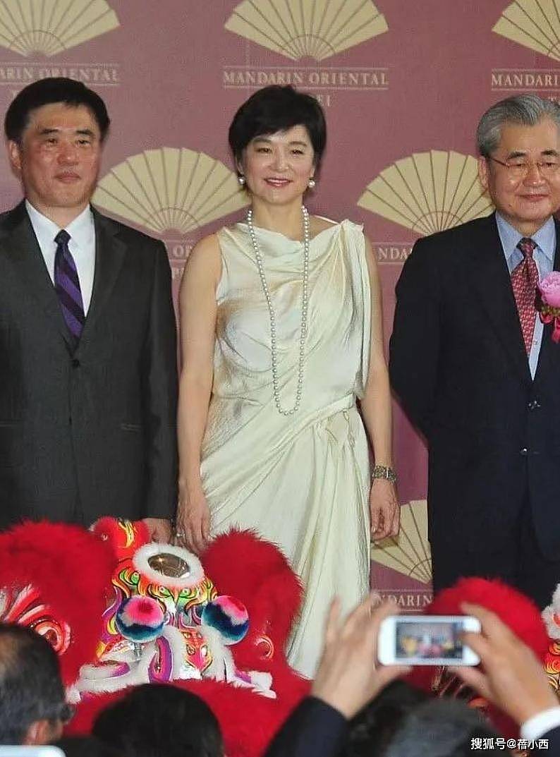 71岁林青霞剪了短发减龄20岁不止,完全没有大妈味(组图) - 4