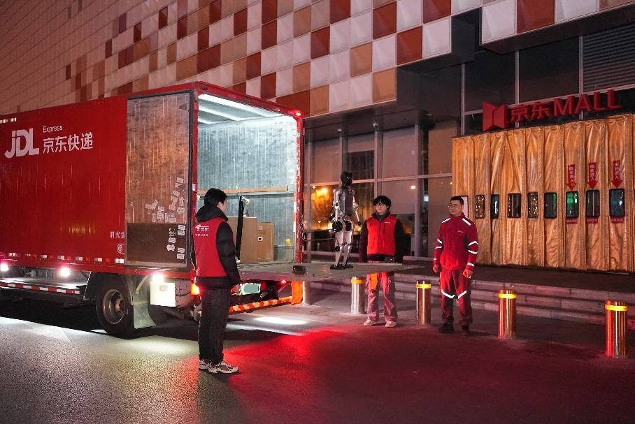 顶流“下凡”!春晚同款机器人大年初一空降京东MALL北京双井店