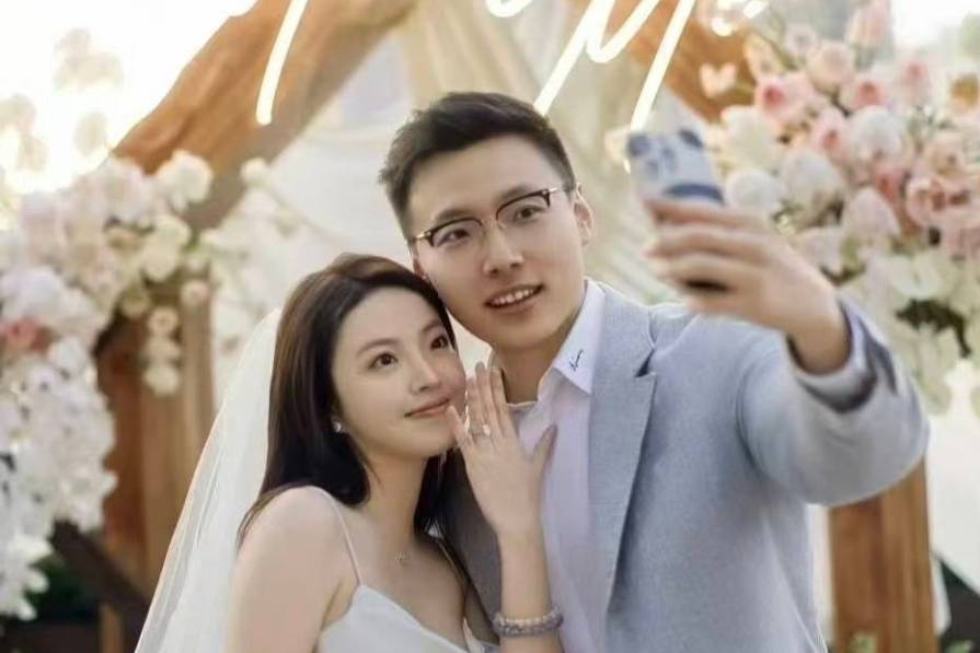 互联网记忆里的“农民论”:当白富美闺蜜团因傲慢跌落神坛