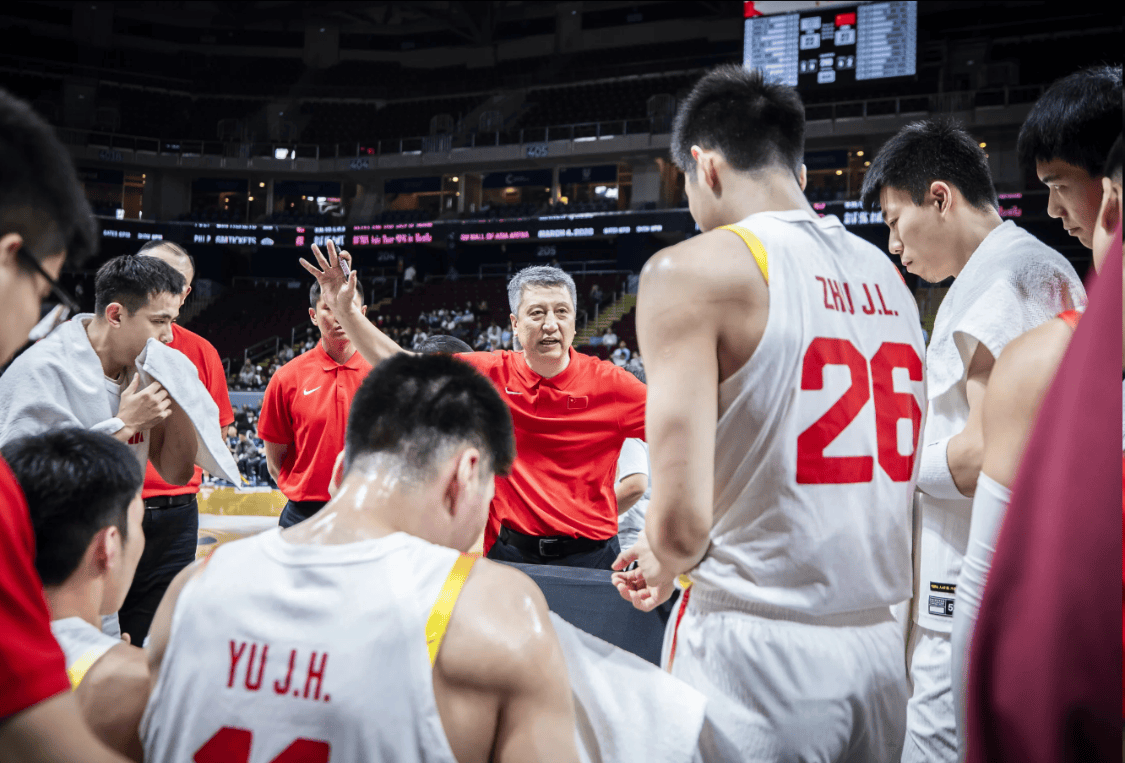 敢弃用张镇麟，不敢弃用赵睿？球迷质疑郭士强：谁打得好换谁下去