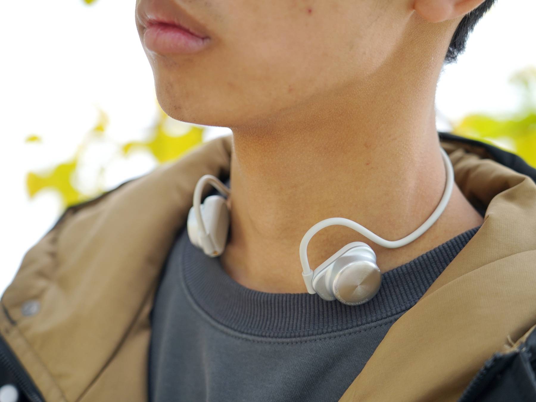 耳挂式智能音箱+可拆卸麦克风？弱水时砂SpeakFeel玩法有点多