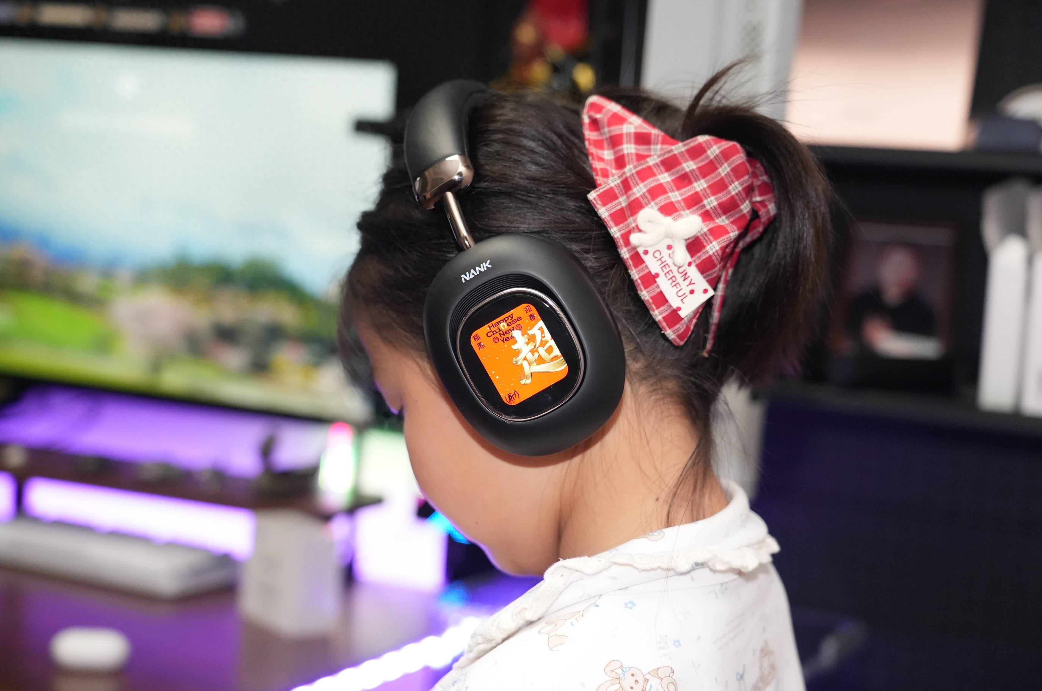 头戴耳机新卷王！南卡Show实测：灵动屏+顶格音质通勤娱乐全拿捏