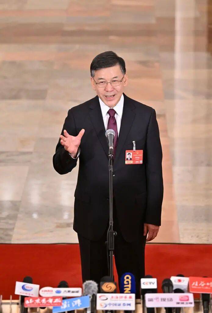 科技部部长阴和俊：中国开源大模型领跑全球，芯片攻关取得新突破，人形机器人大放异彩