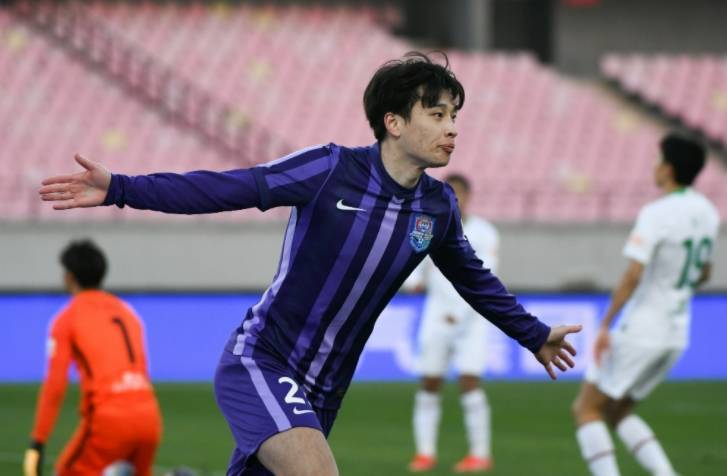 多特蒙德首次在3月6日官宣确认，四位中国男足国脚同时加盟，两人来自鲁能