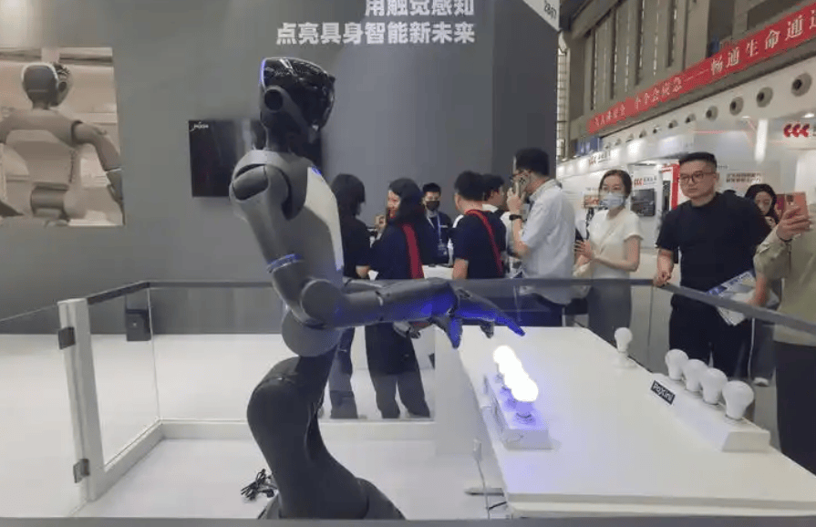 2026北京·世亚智博会：大模型赋能机器人，开启智能产业新周期