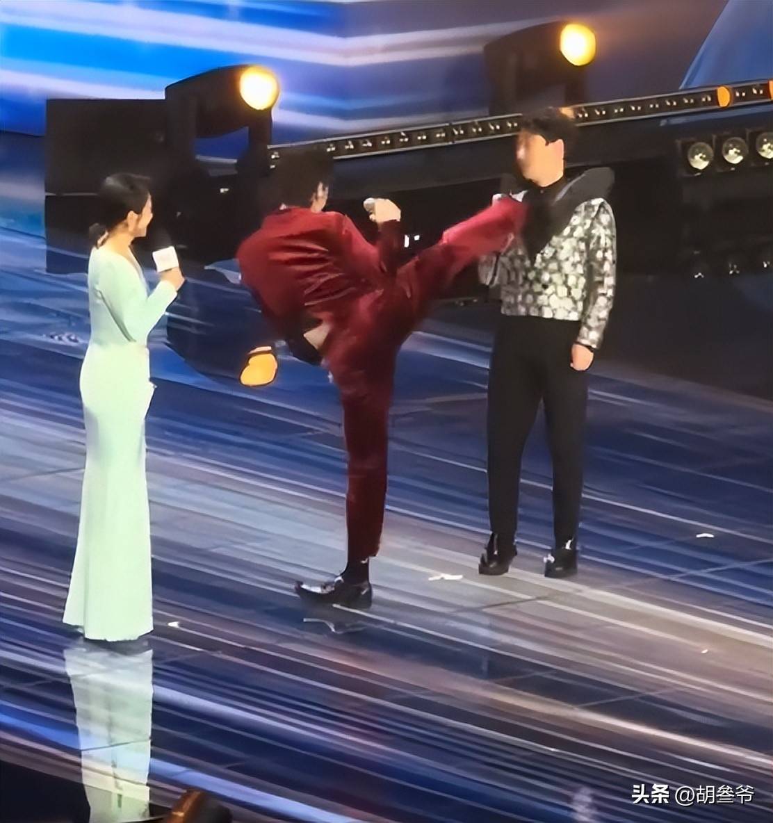 飞踢gif