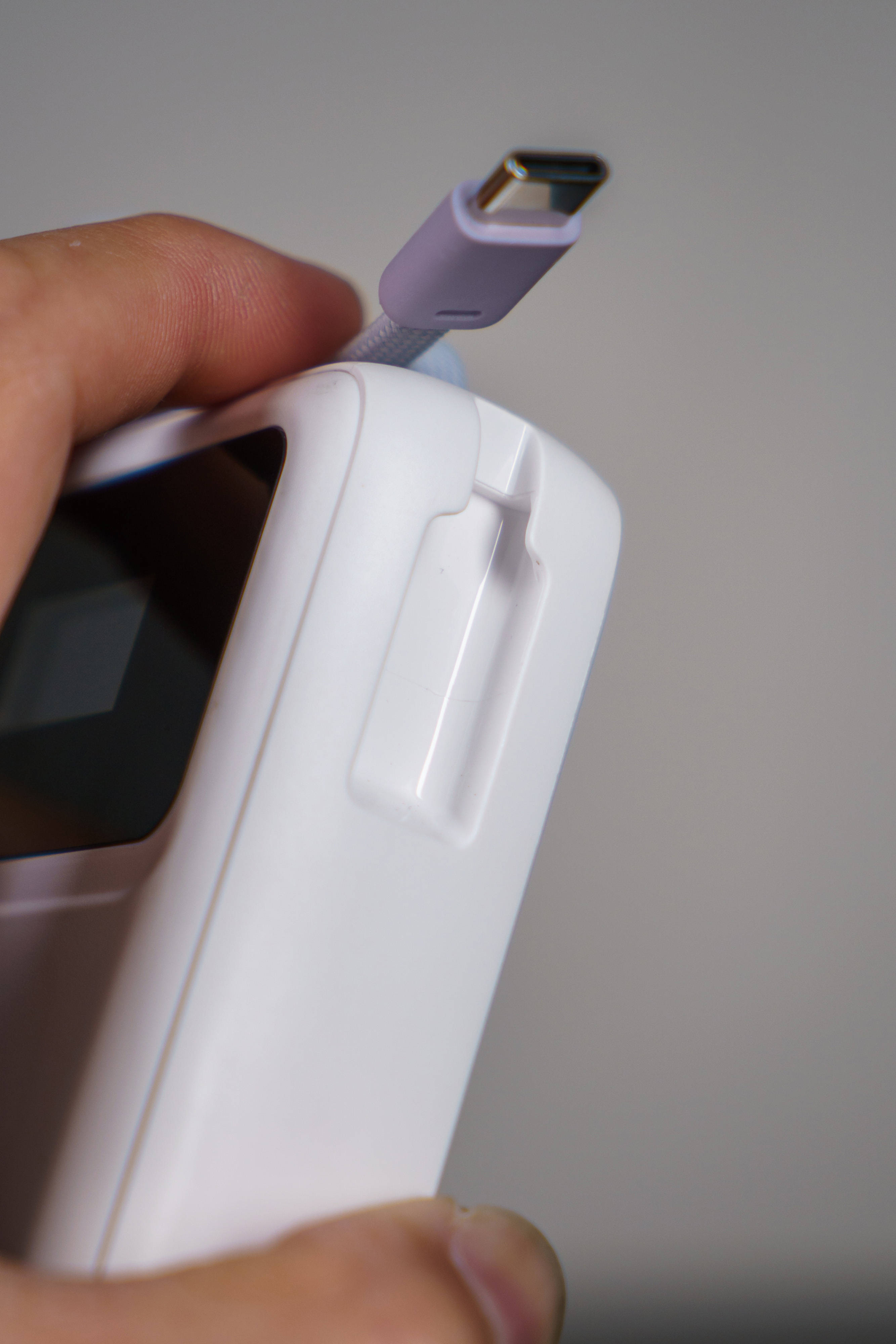 不到2.3张就能买到屏显大容量充电宝你敢信？羽博自带双线充电宝分享