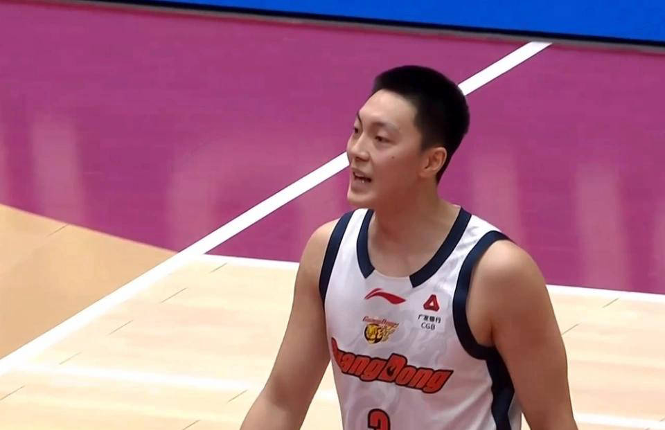 CBA广东德比全方位前瞻：胡明轩与贺希宁国手对决，徐杰状态能否回归？