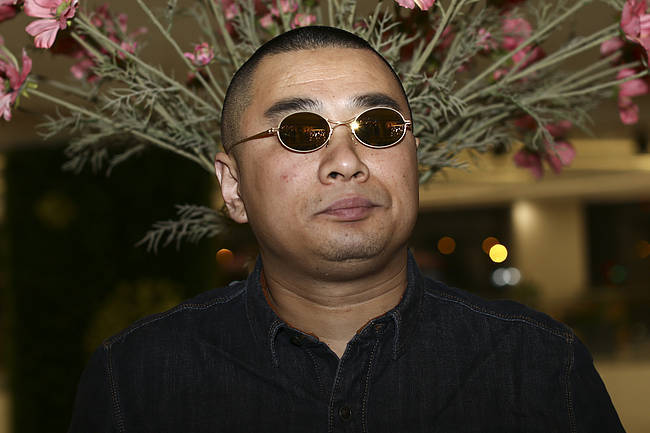 硬刚胖东来、打假一次赚200万 “职业打假第一人”王海什么来头