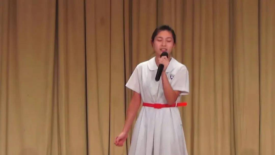 影片在YouTube名為「2013 Putonghua Singing Contest: 6B 蔡蕙琪－最浪漫的事」。（影片截圖）