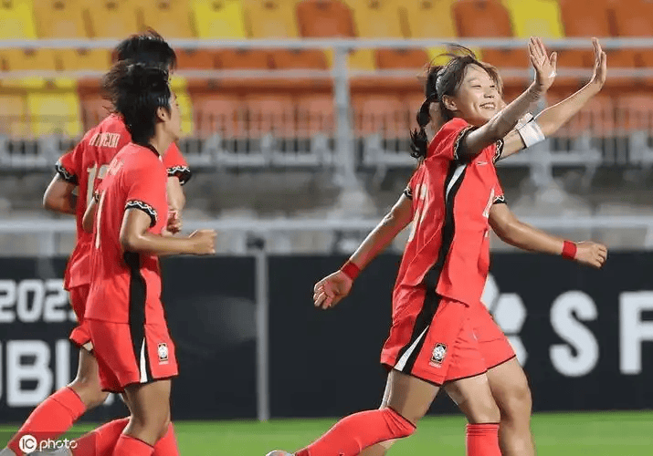 周三001女亚洲杯前瞻：韩国女足VS日本女足 亚洲技术流巅峰对决，太极虎拼防守破魔咒