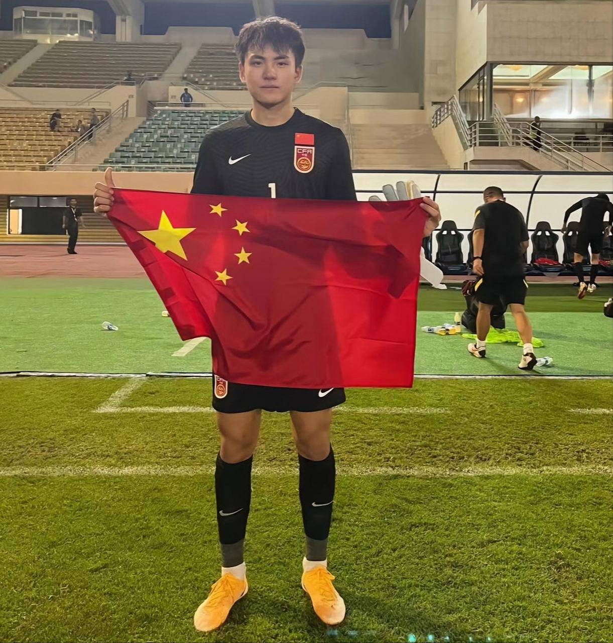 u23功勋门将国足首秀推迟门将位置竞争激烈未来也难成一门