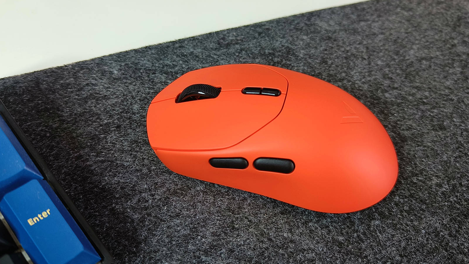 电竞鼠标界的性能怪兽组合：雷柏VT1+P5 PLUS焰影橙上手体验