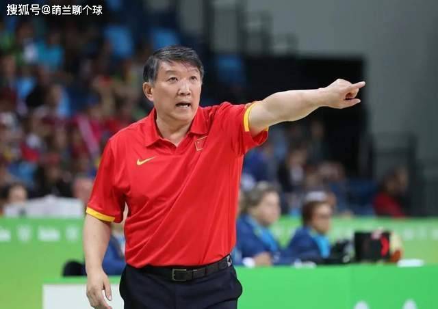 取代宫鲁鸣，重掌中国女篮？央视点名，功勋表态，曾执教女篮15年