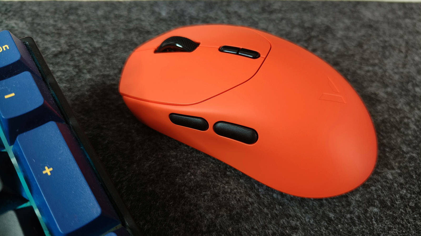 电竞鼠标界的性能怪兽组合：雷柏VT1+P5 PLUS焰影橙上手体验