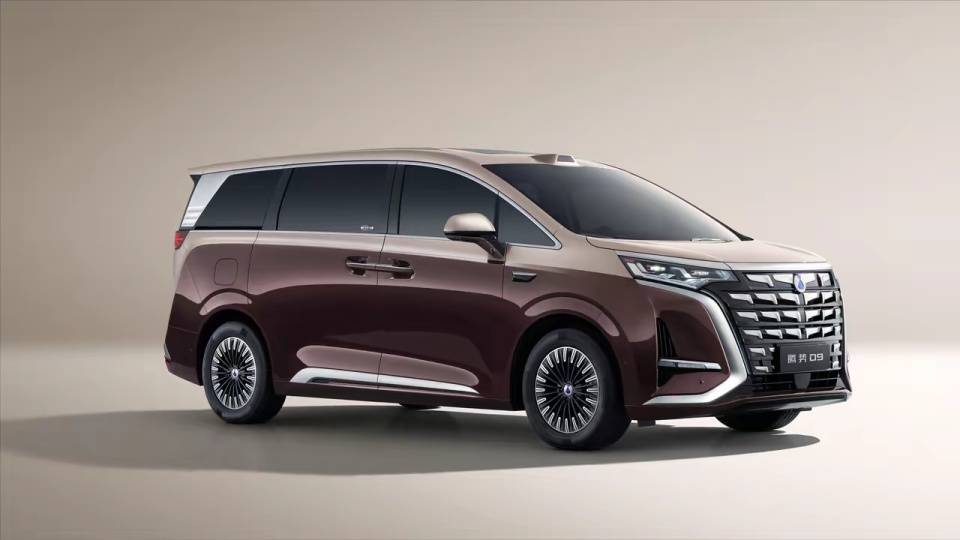 续航破800km,充电只要9分钟!这台国产MPV终于把合资品牌最后一块遮羞布扯掉了