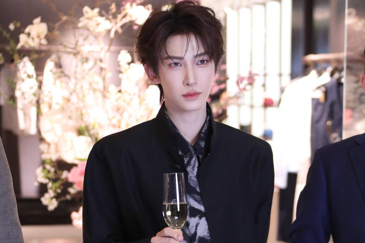 刘宇新中式造型惊艳亮相 分享音乐领域后续规划