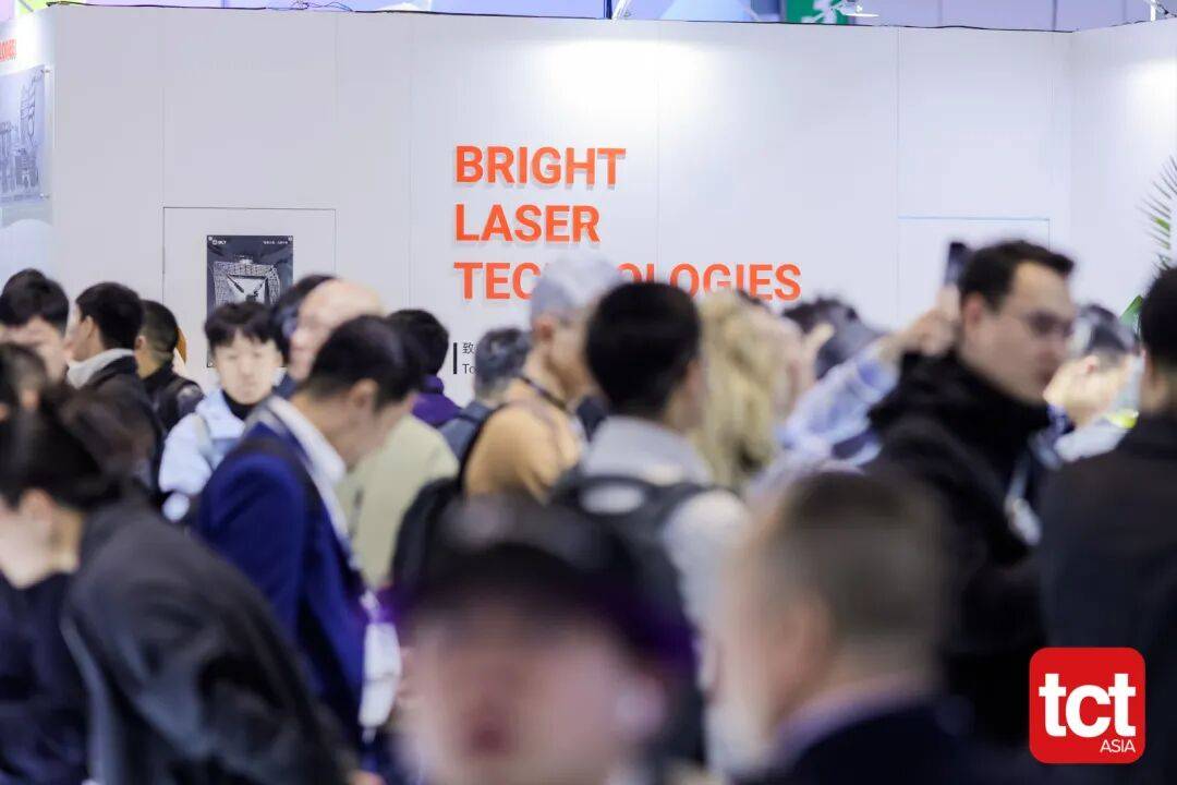 铂力特的最新3D打印技术创新，藏在同台的4台同型号设备里