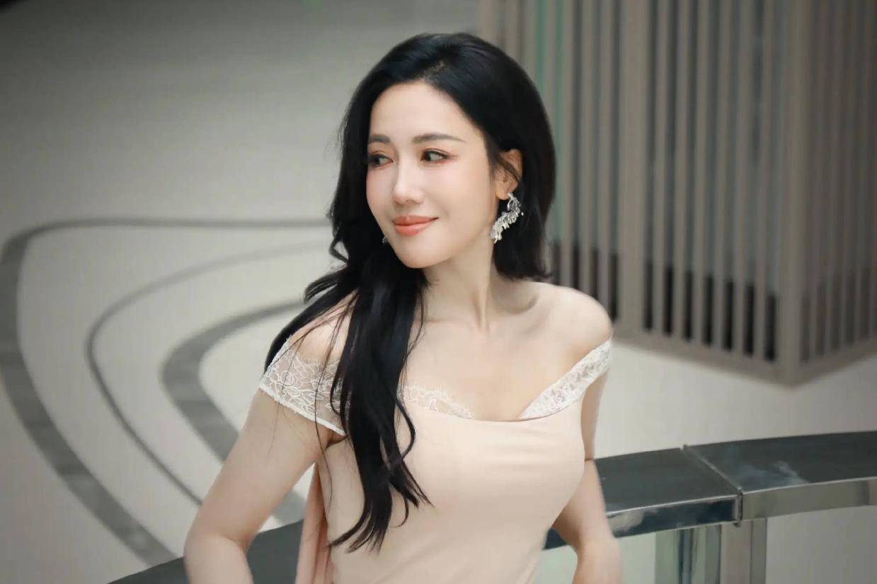 李施嬅官方辟谣参加《乘风2026》：行程规划与外界传言无关