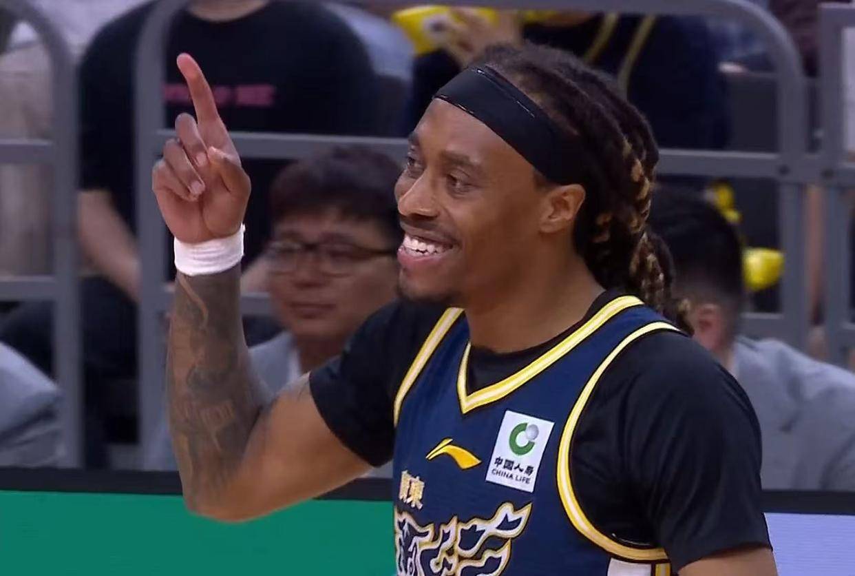 确认不打了！男篮内线国手退出广东队，杜锋惨遭北京队20分大逆转
