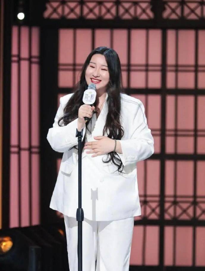 锤娜丽莎自曝减肥内幕：健康与舞台魅力驱动瘦身30斤