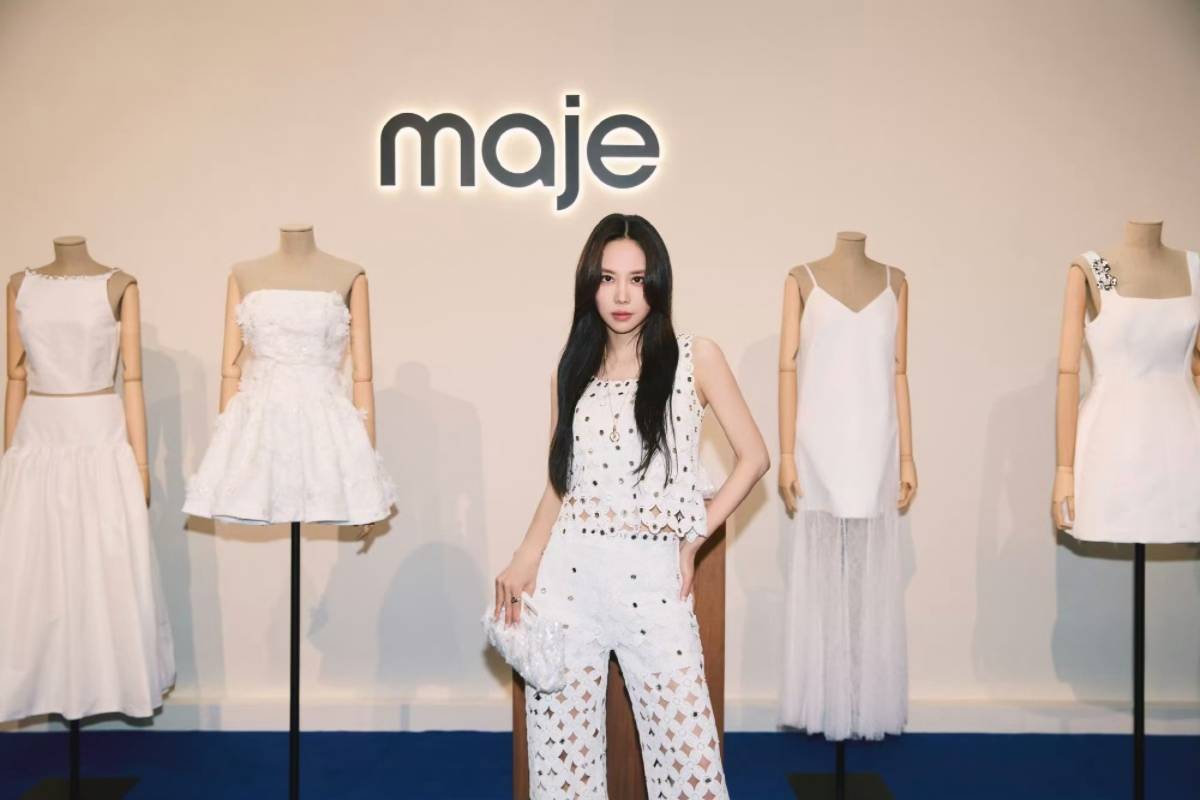 王霏霏钩花镂空装亮相时尚盛典 畅谈未来探索计划