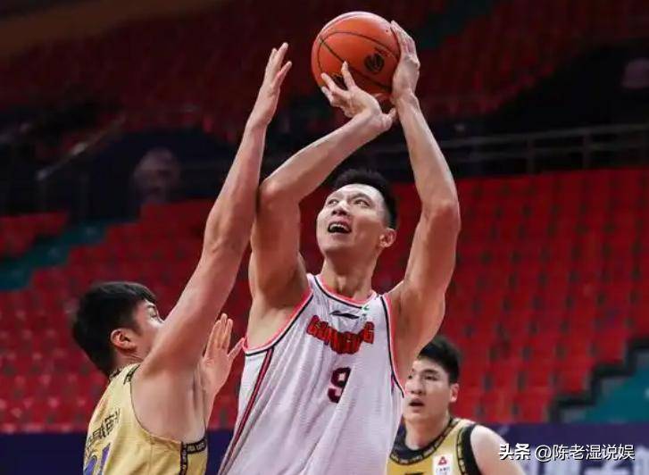 官宣退役不到3年，易建联近况曝光，再次印证了姚明的那句评价