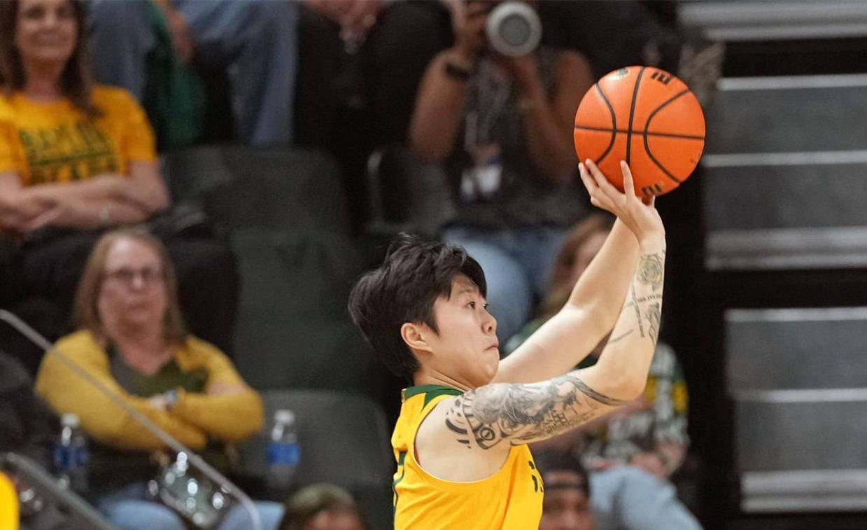 恭喜！中国女篮21岁1米88留洋新星5月归来：宫鲁鸣重用她？