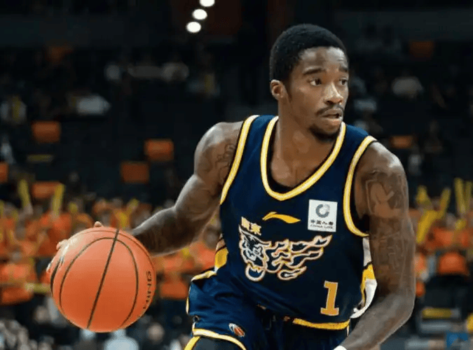 没进名单，萨姆纳被裁？杜锋发声，官宣决定，大外援或锁定