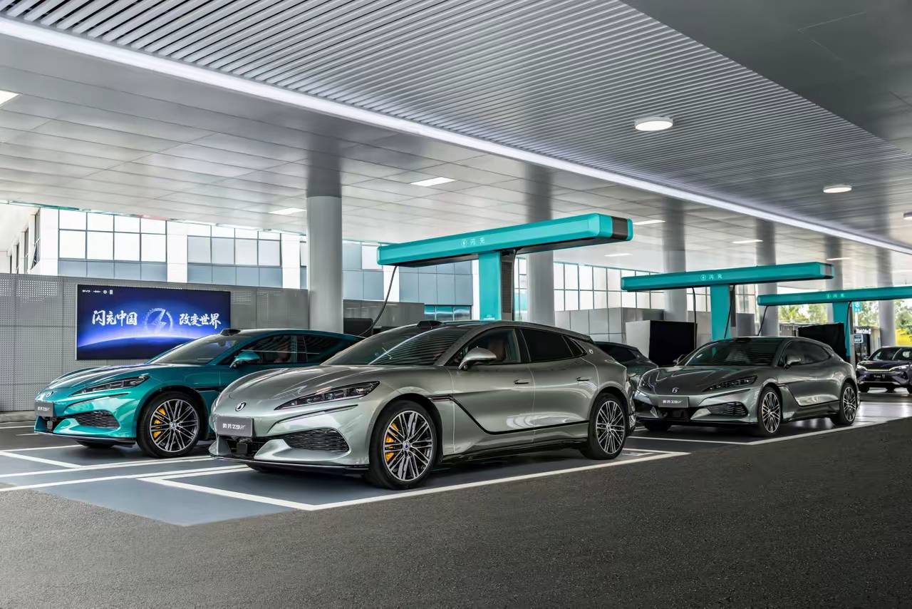 清明跑完800公里,比亚迪让我把“里程焦虑”扔进了垃圾桶