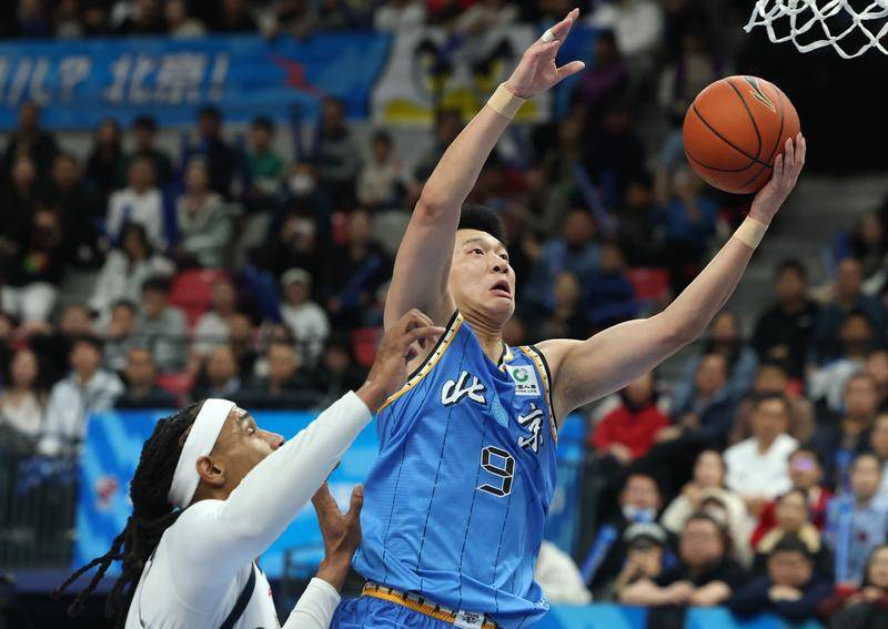 雷蒙带伤复出！方硕：大家不让他打 但他非要打