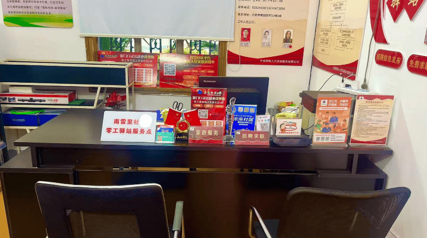 公益理发进社区,工会服务暖人心(图3) 公益理发进社区,工会服务暖人心(图3)