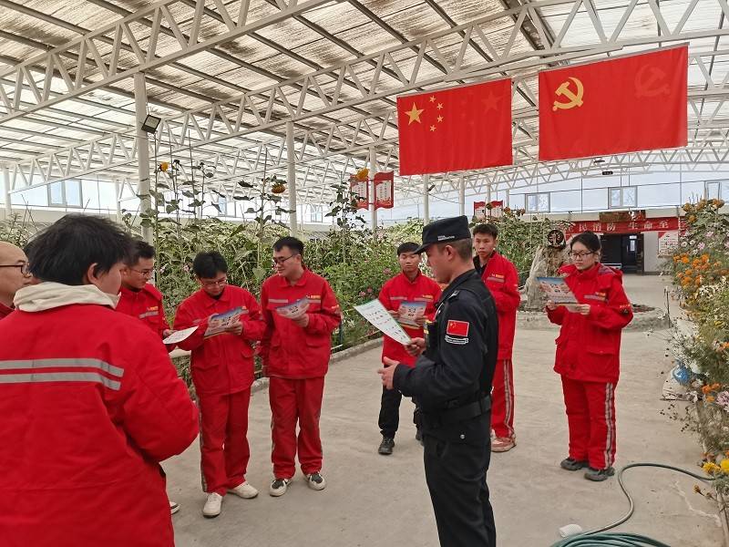 新疆克州：普法进企业 安全护发展