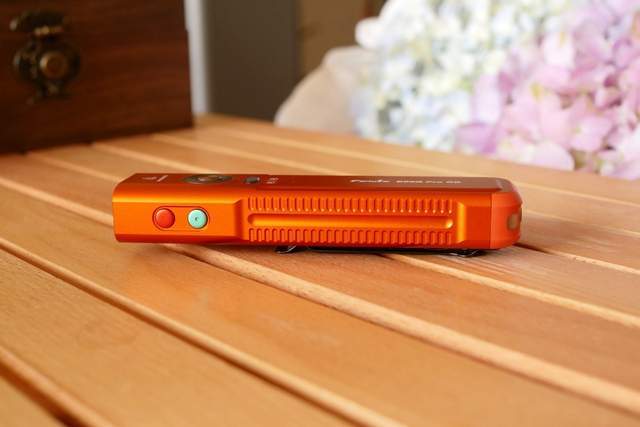 菲尼克斯E06R PRO RG手电：高性能三光源双控，探索光的无限可能