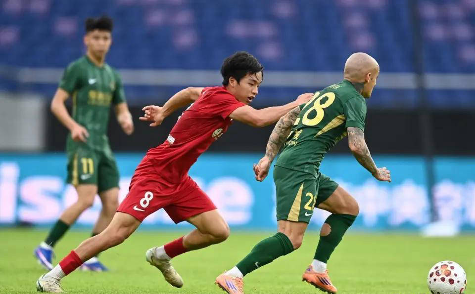 辱骂对手外援！22岁国脚李镇全遭禁赛2场罚款2万，浙江队成功申诉