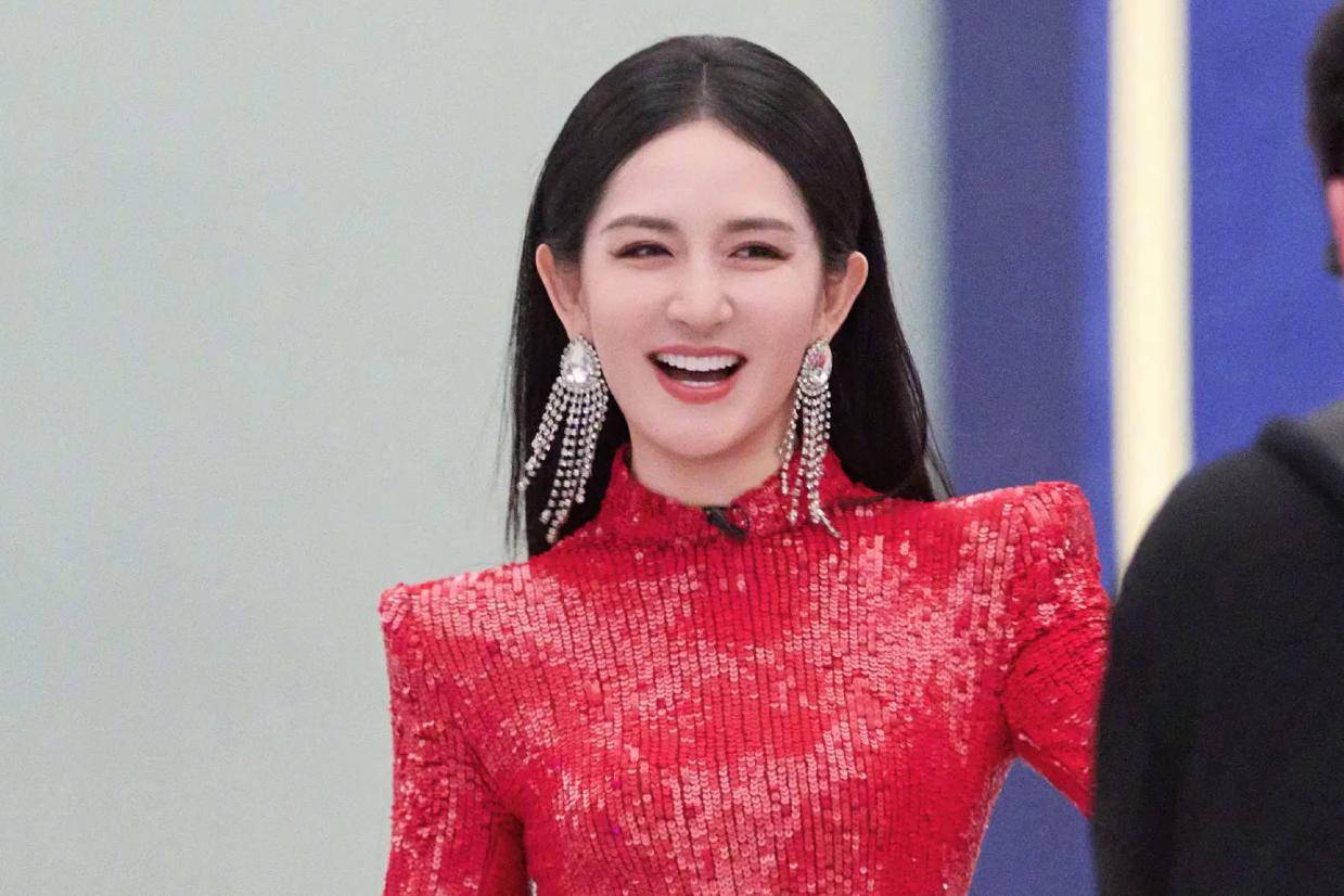 谢娜首场演唱会门票秒空！发文探讨加场可能性