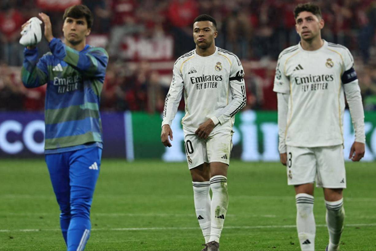 皇马为何连年四大皆空？因为有三位C罗 而没有本泽马