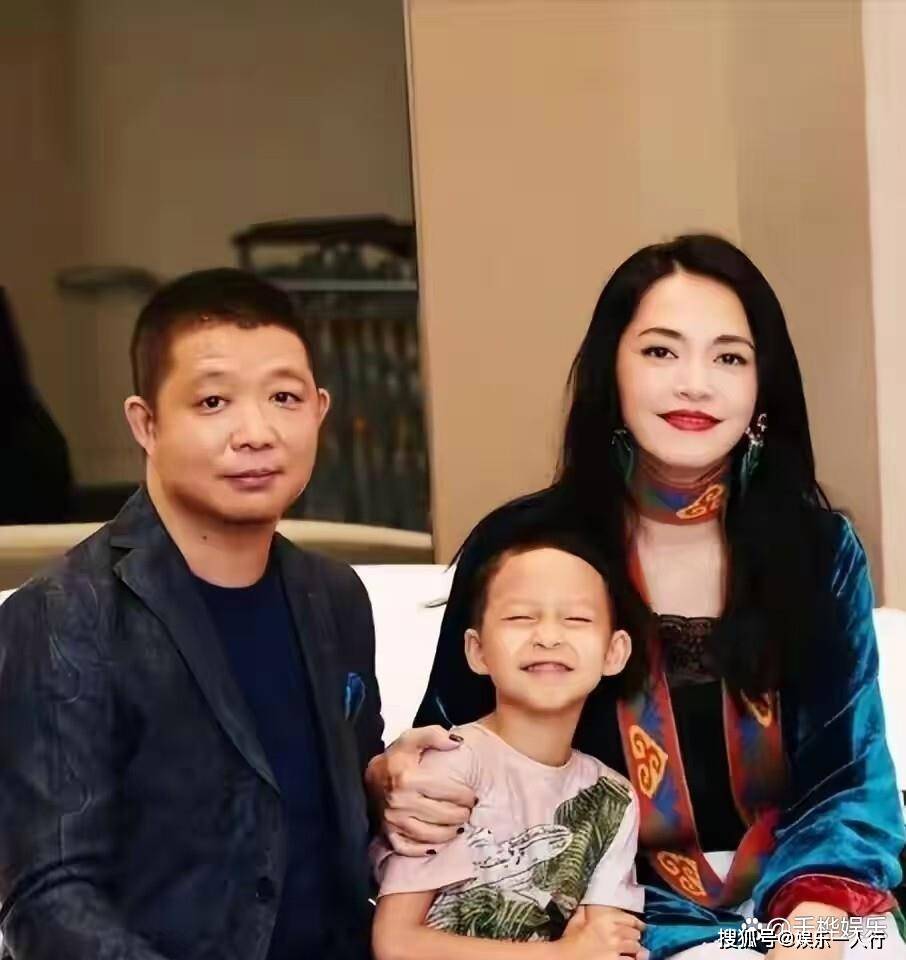 刚刚官宣离婚一月，姚晨就和曹郁双双联手....