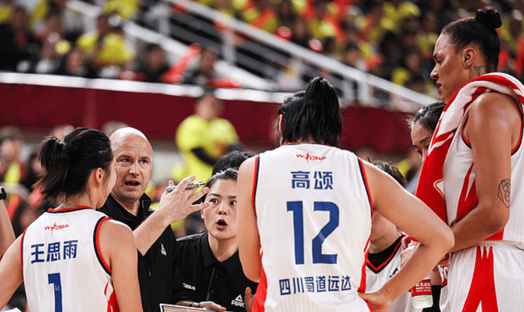 女篮六巨头豪门剑指第三冠！2米03中锋轰29+10，王思雨霸气发声