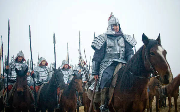 何润东凭“项羽”再获关注、赵丽颖《楚乔传》翻红，观众为何更钟情老剧？