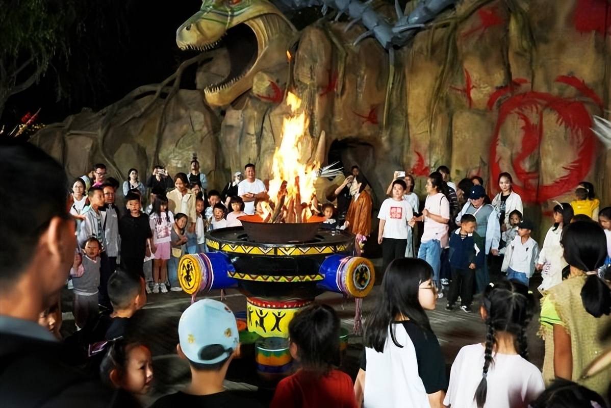 《“五一”亲子游标杆！闯入熊出没世界，解锁沉浸式假日时光》