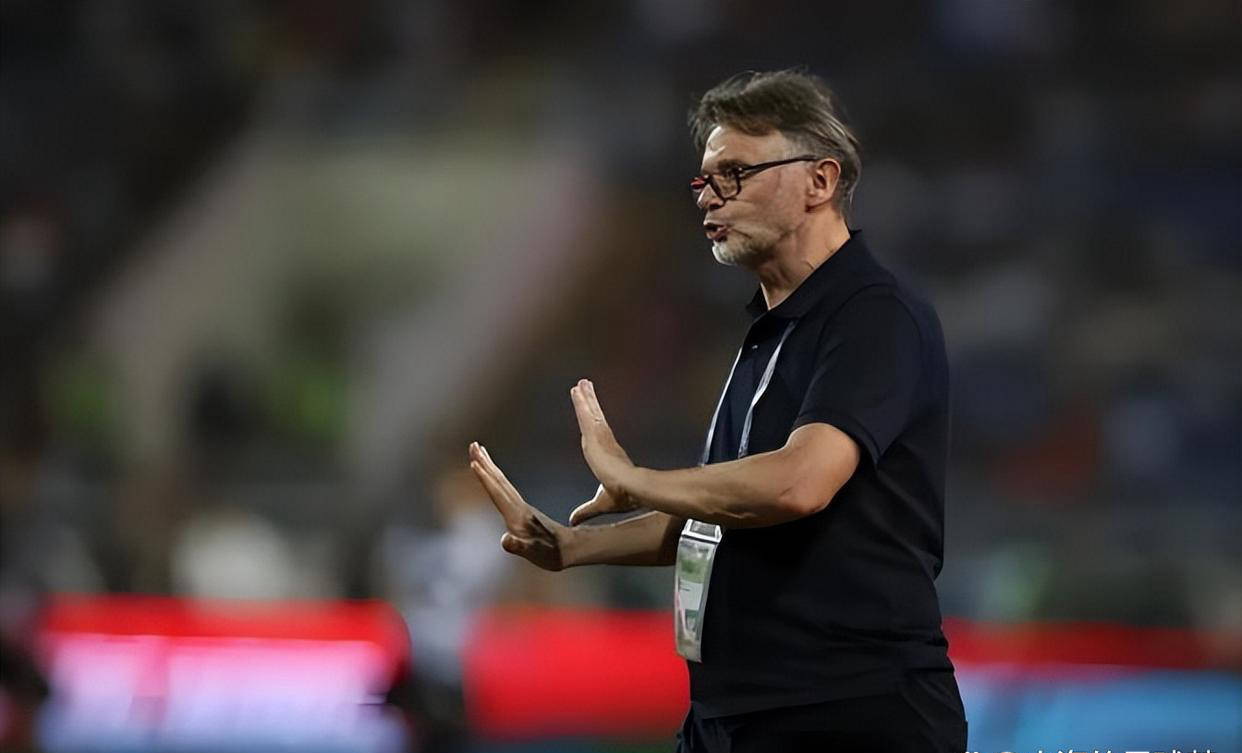 特鲁西埃首秀带国足大胜沙特，杨明洋十年情缘与职业生涯双丰收