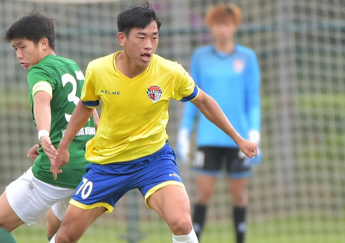 中国男足崭露新星：22岁天才左后卫爆发，完胜当红国脚，未来光明无限