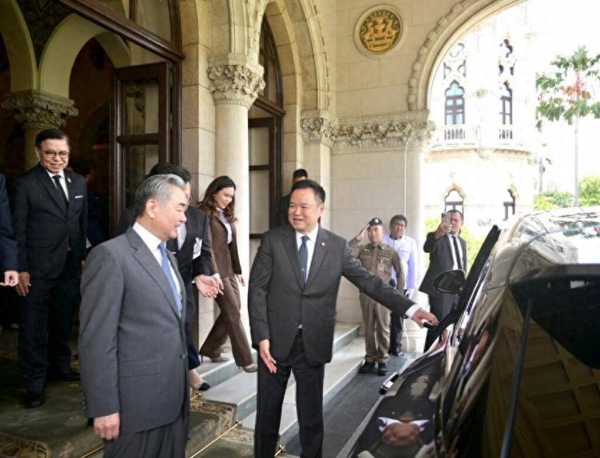 《从“总理座驾”到“全球销冠”：比亚迪改写世界汽车格局》