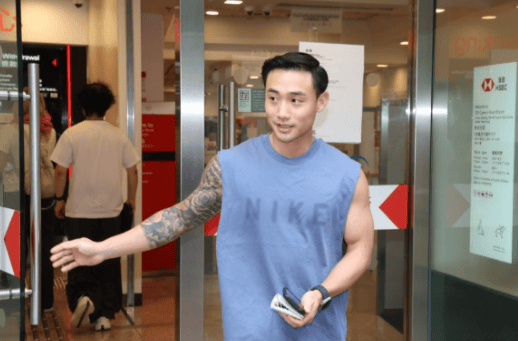 蔡卓妍泰国低调完婚 仅至亲好友见证幸福时刻